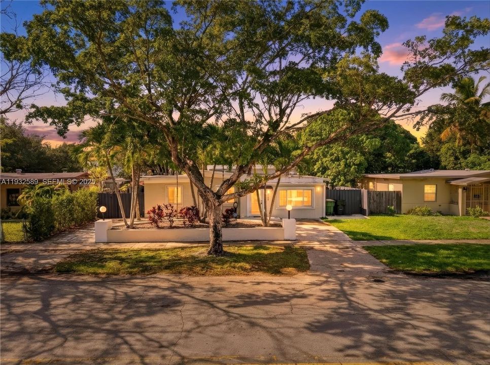 For Rent: $4,200 (4 beds, 2 baths, 1822 Square Feet)