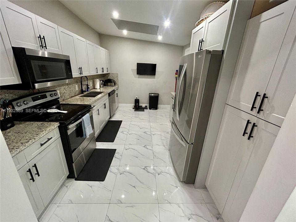 For Rent: $4,200 (4 beds, 2 baths, 1822 Square Feet)