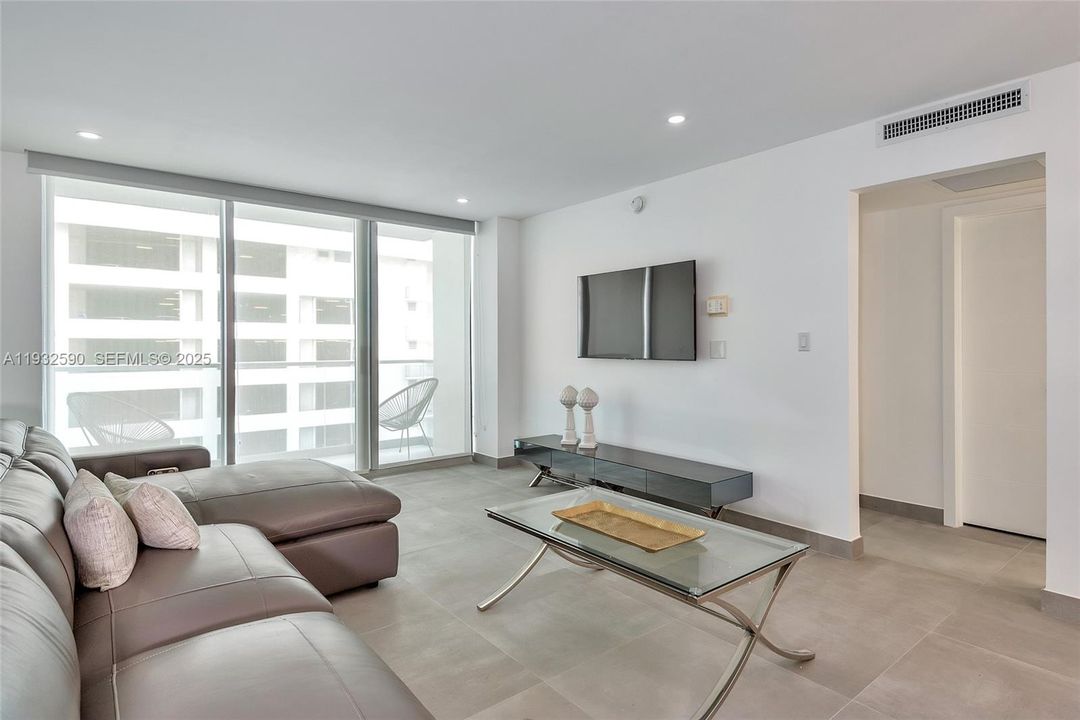 待售: $505,000 (2 贝兹, 2 浴室, 1153 平方英尺)