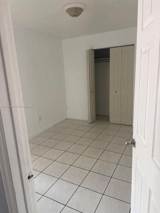 For Rent: $2,500 (2 beds, 1 baths, 920 Square Feet)