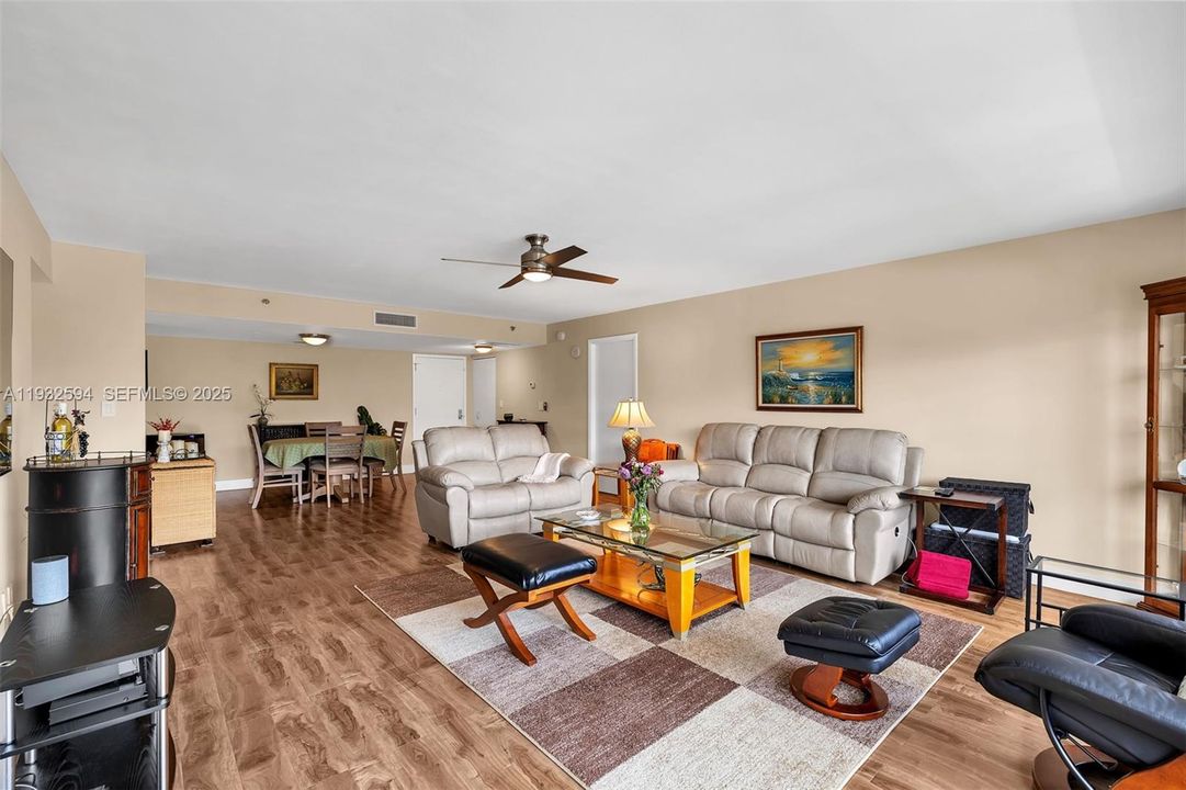 For Sale: $407,000 (2 beds, 2 baths, 1330 Square Feet)