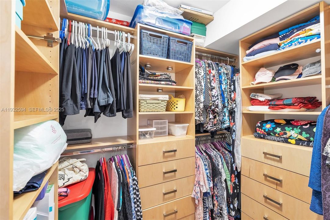 For Sale: $407,000 (2 beds, 2 baths, 1330 Square Feet)