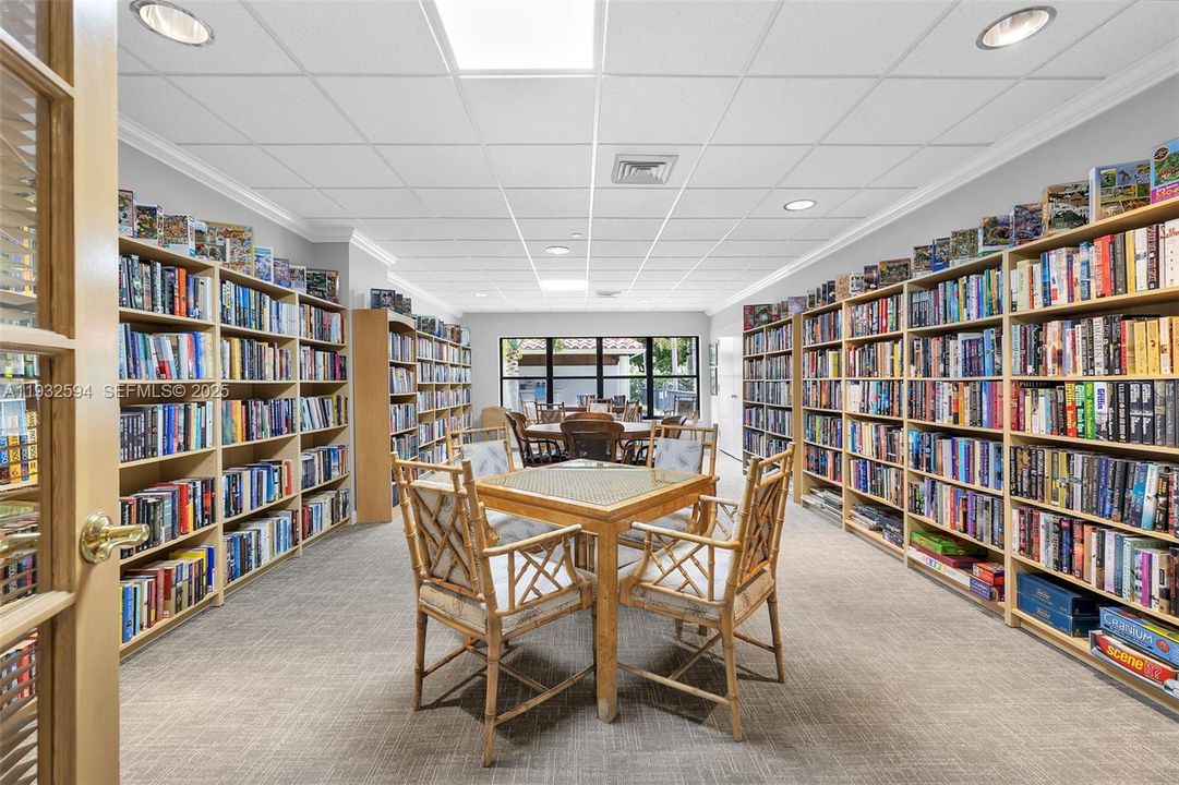 For Sale: $407,000 (2 beds, 2 baths, 1330 Square Feet)