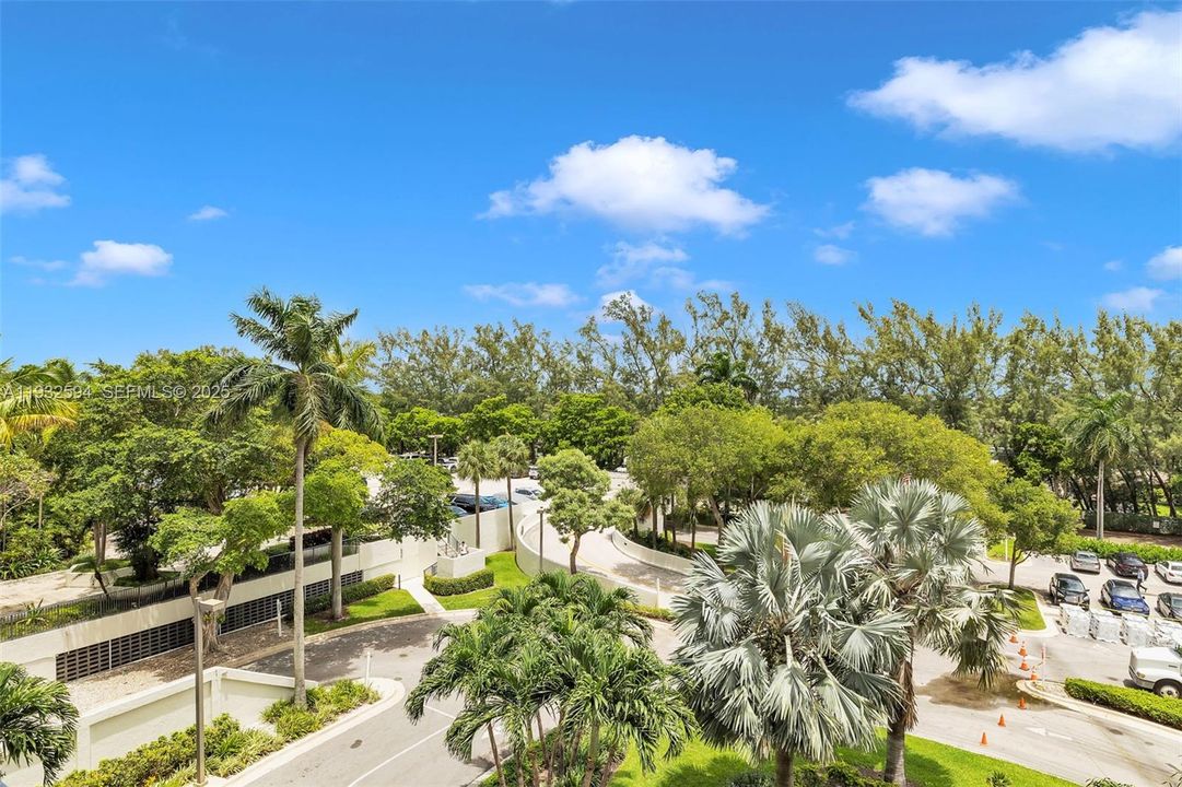 For Sale: $407,000 (2 beds, 2 baths, 1330 Square Feet)