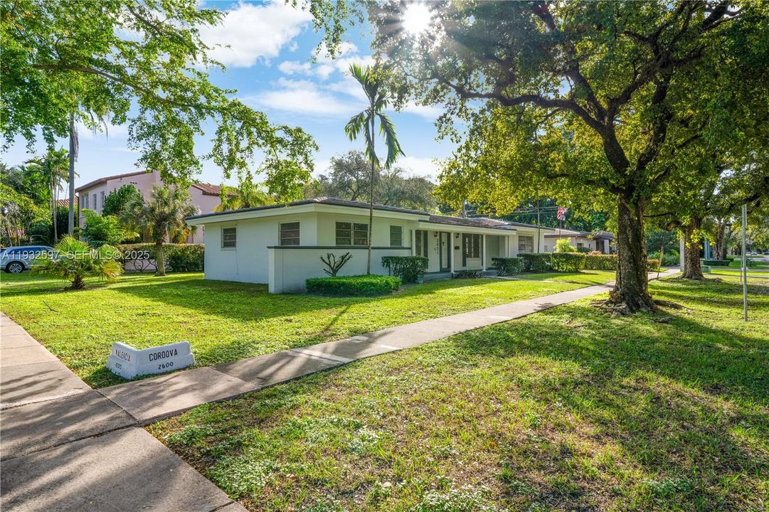 En Venta: $1,899,999 (3 camas, 2 baños, 1664 Pies cuadrados)