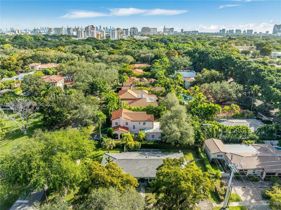 En Venta: $1,899,999 (3 camas, 2 baños, 1664 Pies cuadrados)