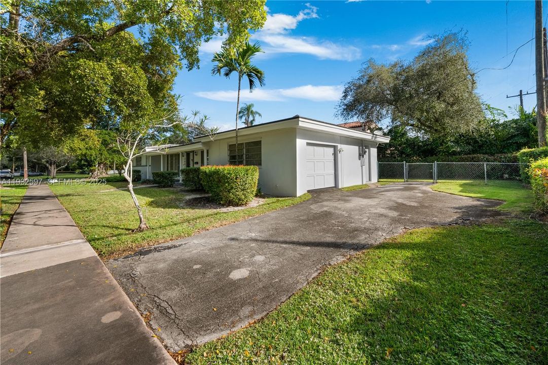 En Venta: $1,899,999 (3 camas, 2 baños, 1664 Pies cuadrados)