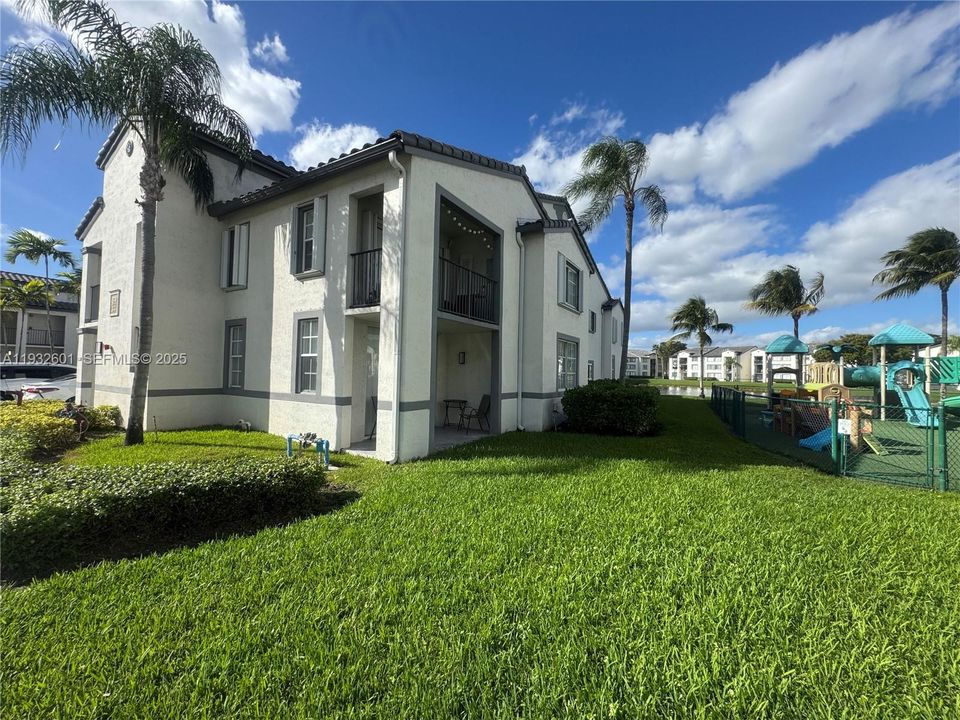 出租: $2,650 (2 贝兹, 2 浴室, 960 平方英尺)