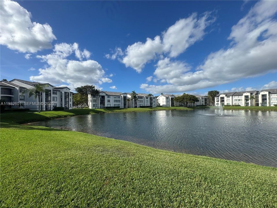 出租: $2,650 (2 贝兹, 2 浴室, 960 平方英尺)