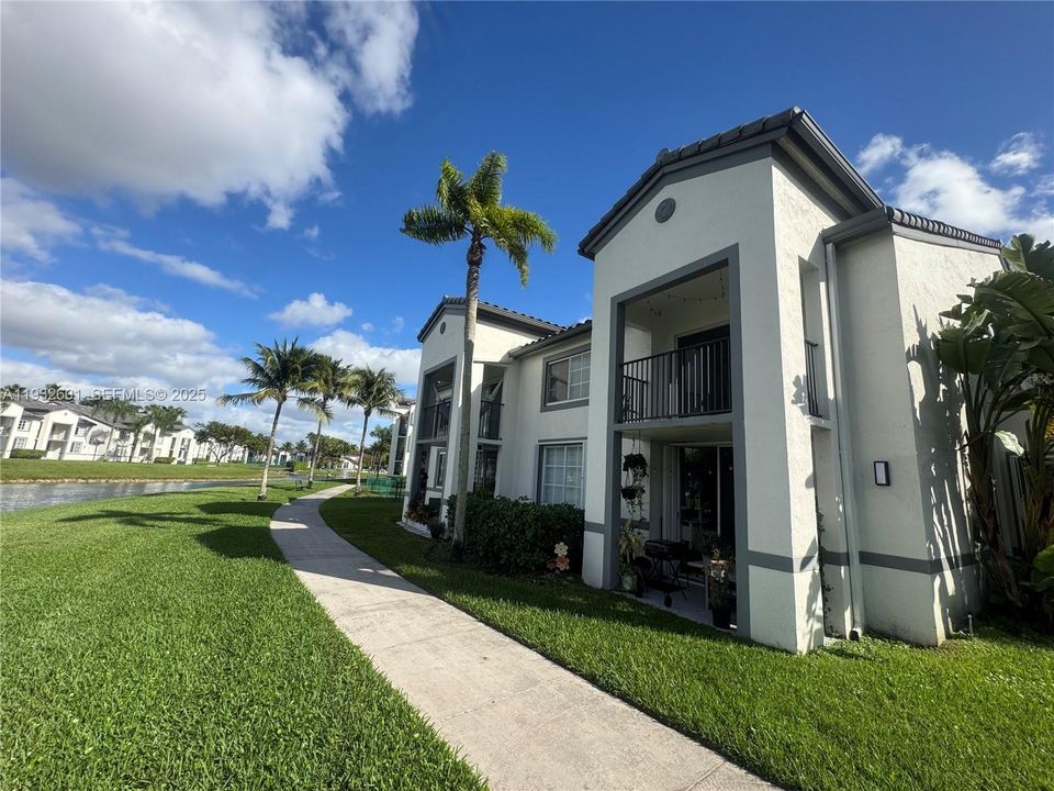 出租: $2,650 (2 贝兹, 2 浴室, 960 平方英尺)