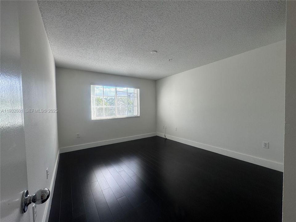 出租: $2,650 (2 贝兹, 2 浴室, 960 平方英尺)