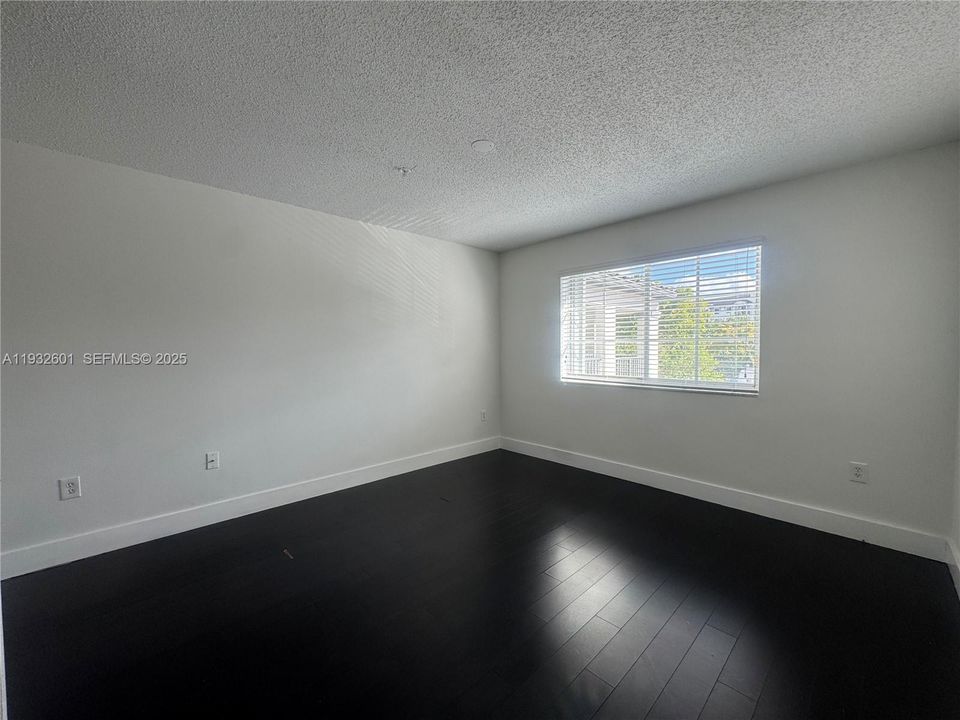 出租: $2,650 (2 贝兹, 2 浴室, 960 平方英尺)