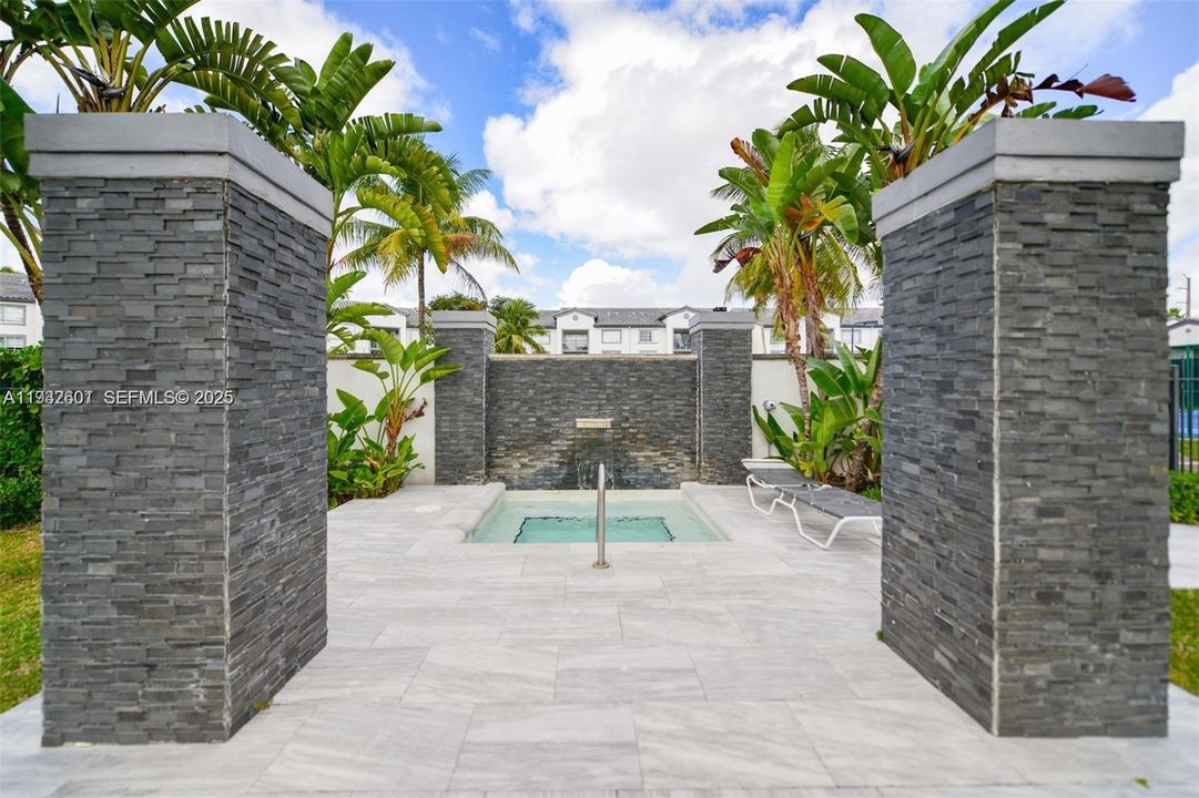 出租: $2,650 (2 贝兹, 2 浴室, 960 平方英尺)