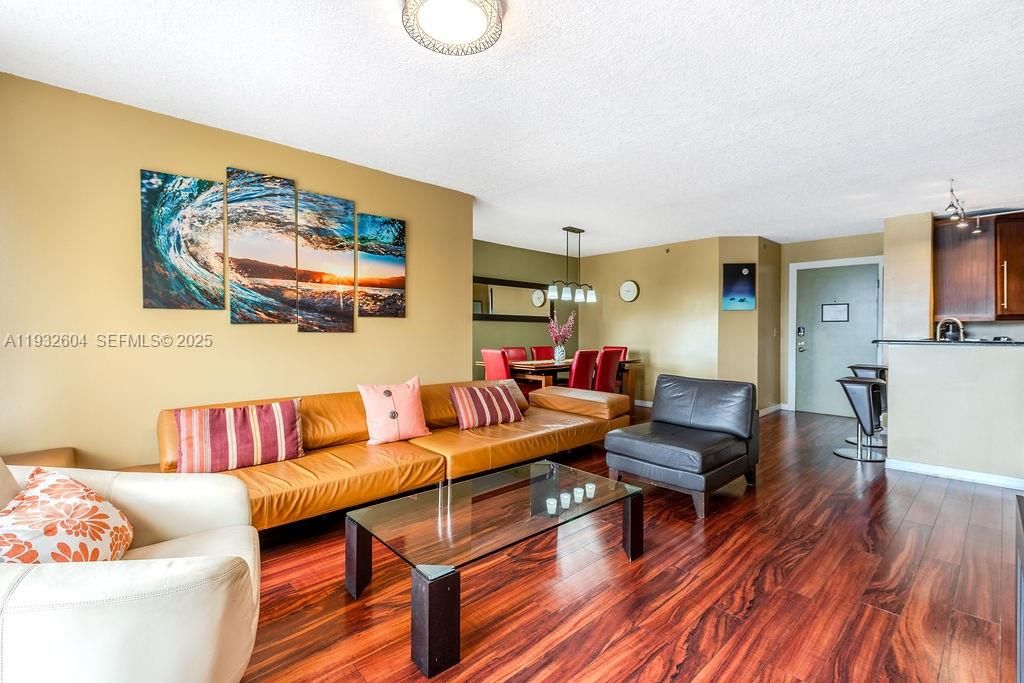 For Rent: $3,200 (2 beds, 2 baths, 1100 Square Feet)