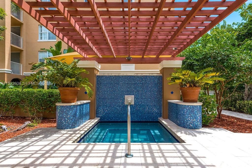 For Rent: $3,200 (2 beds, 2 baths, 1100 Square Feet)