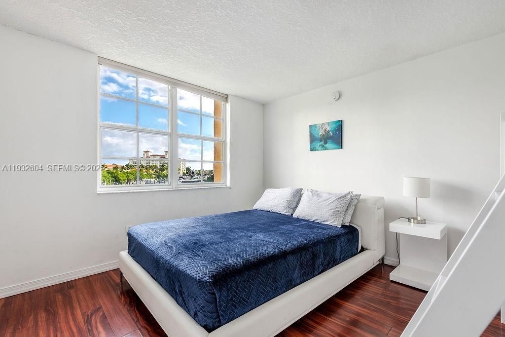 For Rent: $3,200 (2 beds, 2 baths, 1100 Square Feet)