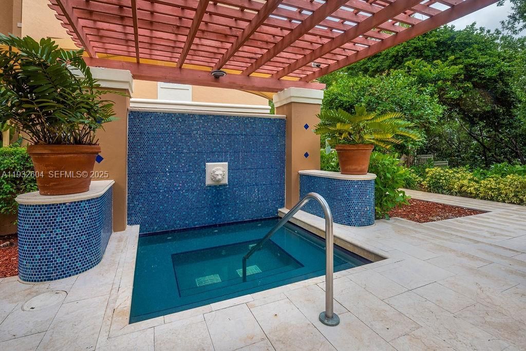 For Rent: $3,200 (2 beds, 2 baths, 1100 Square Feet)