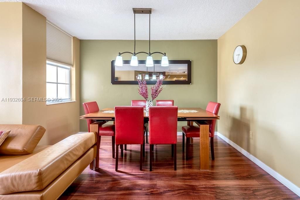 For Rent: $3,200 (2 beds, 2 baths, 1100 Square Feet)