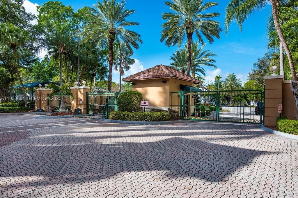 For Rent: $3,200 (2 beds, 2 baths, 1100 Square Feet)