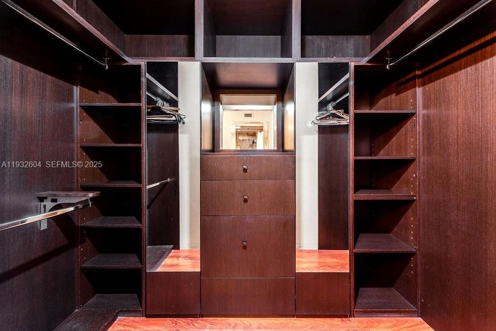 For Rent: $3,200 (2 beds, 2 baths, 1100 Square Feet)