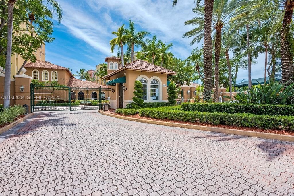 For Rent: $3,200 (2 beds, 2 baths, 1100 Square Feet)