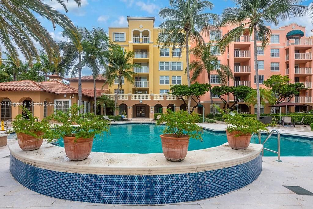 For Rent: $3,200 (2 beds, 2 baths, 1100 Square Feet)