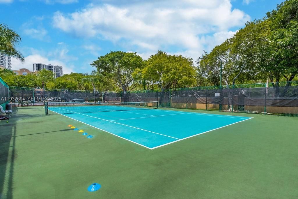 For Rent: $3,200 (2 beds, 2 baths, 1100 Square Feet)