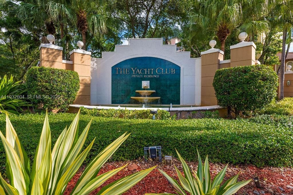 For Rent: $3,200 (2 beds, 2 baths, 1100 Square Feet)