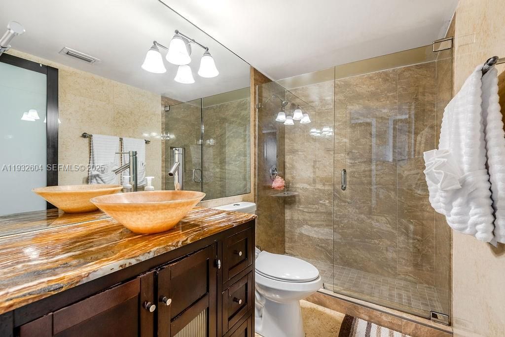 For Rent: $3,200 (2 beds, 2 baths, 1100 Square Feet)