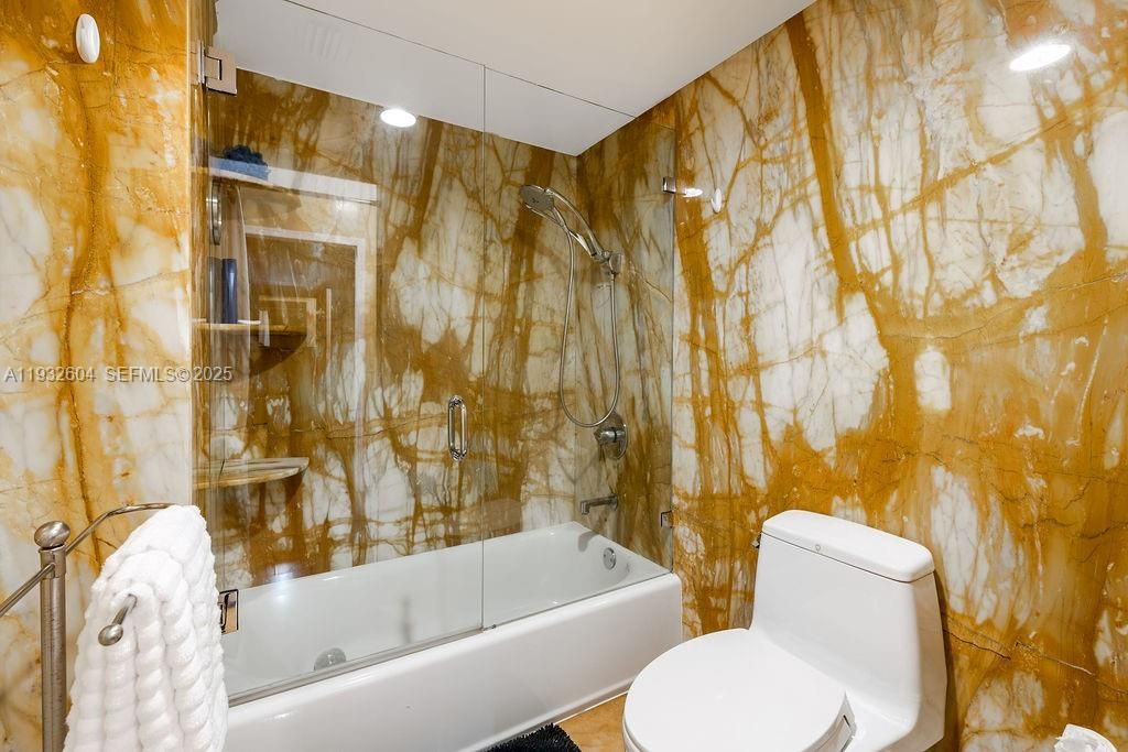 For Rent: $3,200 (2 beds, 2 baths, 1100 Square Feet)