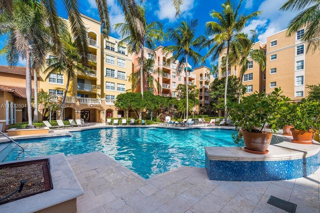 For Rent: $3,200 (2 beds, 2 baths, 1100 Square Feet)