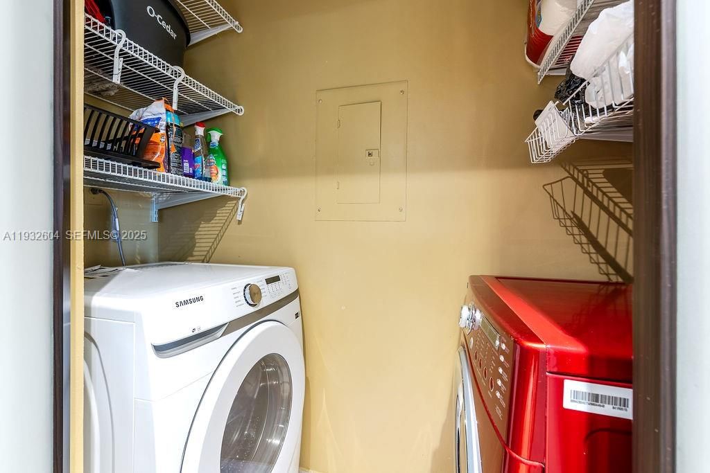 For Rent: $3,200 (2 beds, 2 baths, 1100 Square Feet)