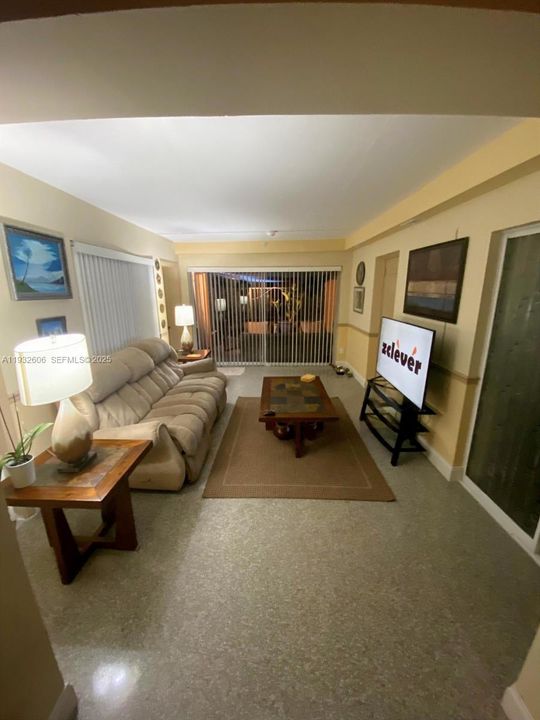 En Venta: $550,000 (4 camas, 2 baños, 2057 Pies cuadrados)