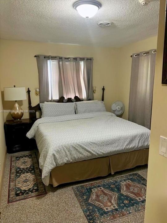 En Venta: $550,000 (4 camas, 2 baños, 2057 Pies cuadrados)