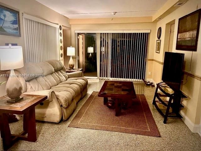 En Venta: $550,000 (4 camas, 2 baños, 2057 Pies cuadrados)