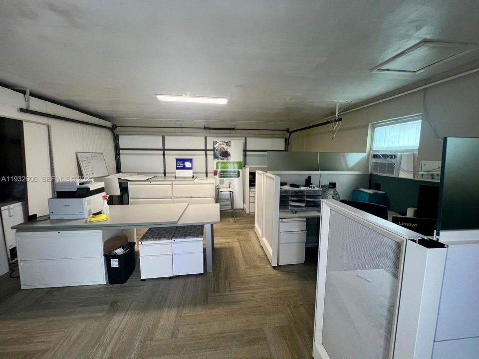 En Venta: $550,000 (4 camas, 2 baños, 2057 Pies cuadrados)