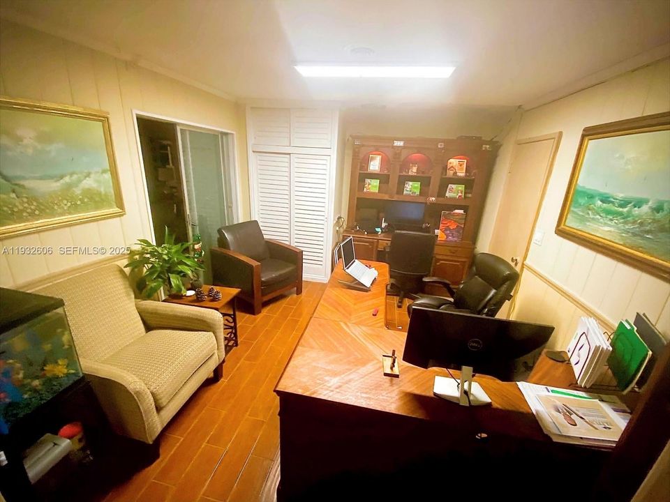 En Venta: $550,000 (4 camas, 2 baños, 2057 Pies cuadrados)