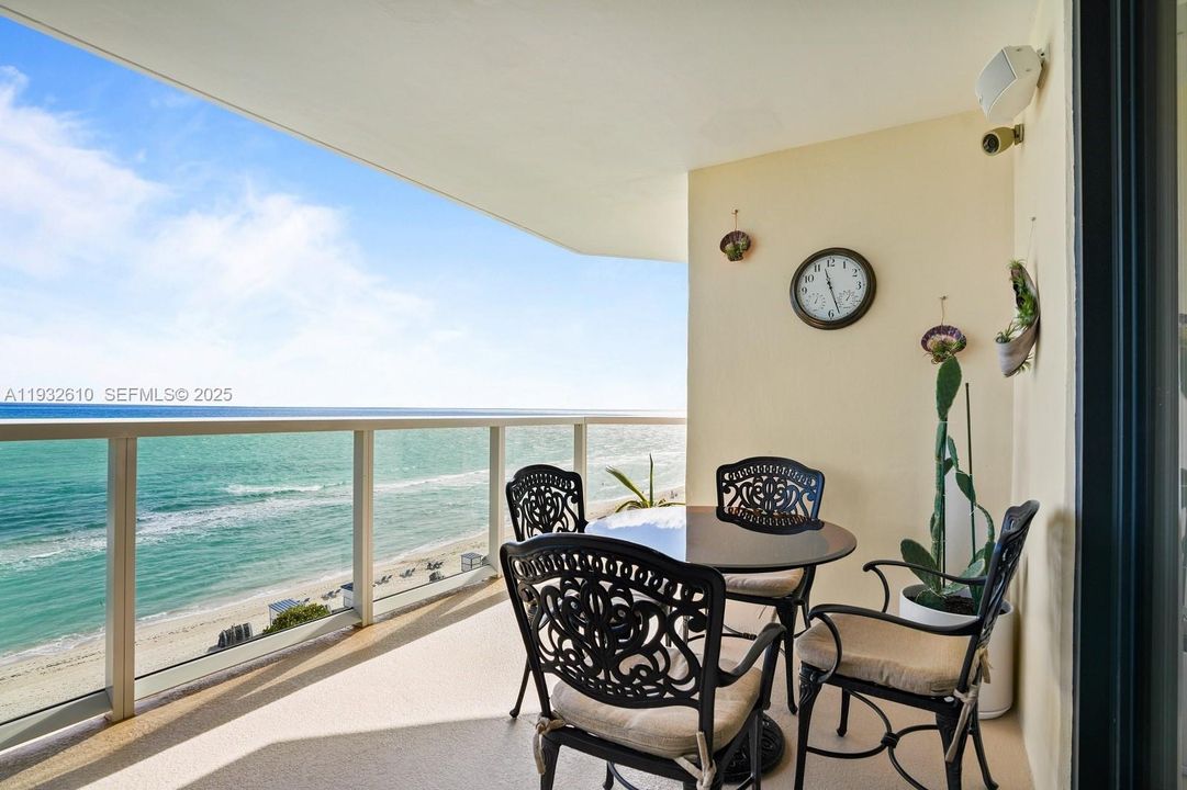 待售: $1,575,000 (2 贝兹, 2 浴室, 1994 平方英尺)