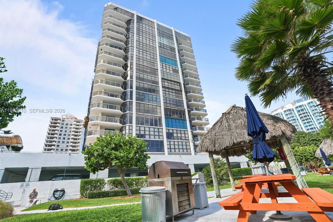 En Venta: $1,425,000 (2 camas, 2 baños, 1994 Pies cuadrados)