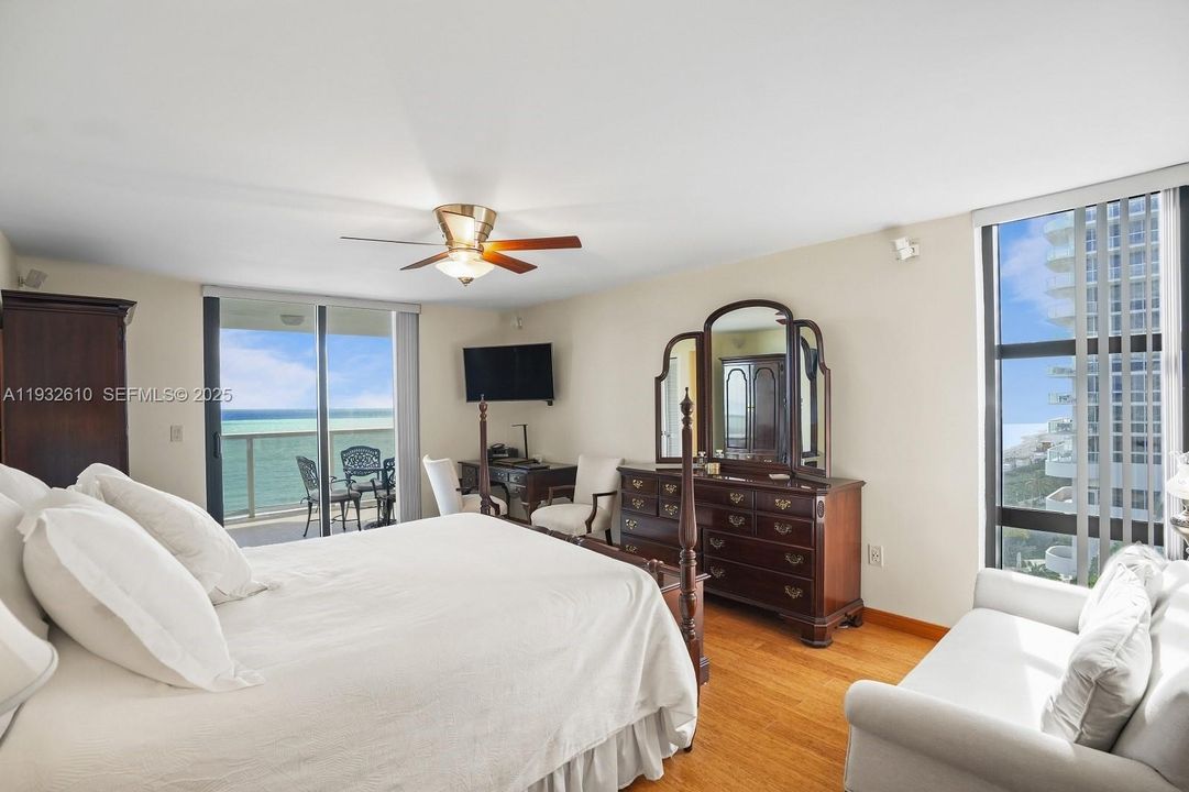 待售: $1,575,000 (2 贝兹, 2 浴室, 1994 平方英尺)