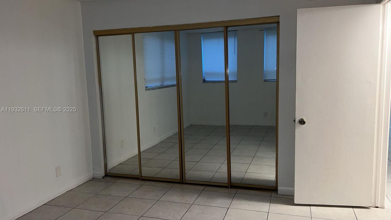 出租: $1,700 (2 贝兹, 1 浴室, 850 平方英尺)