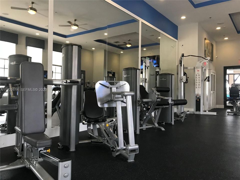 For Rent: $1,450 (0 beds, 1 baths, 1930 Square Feet)