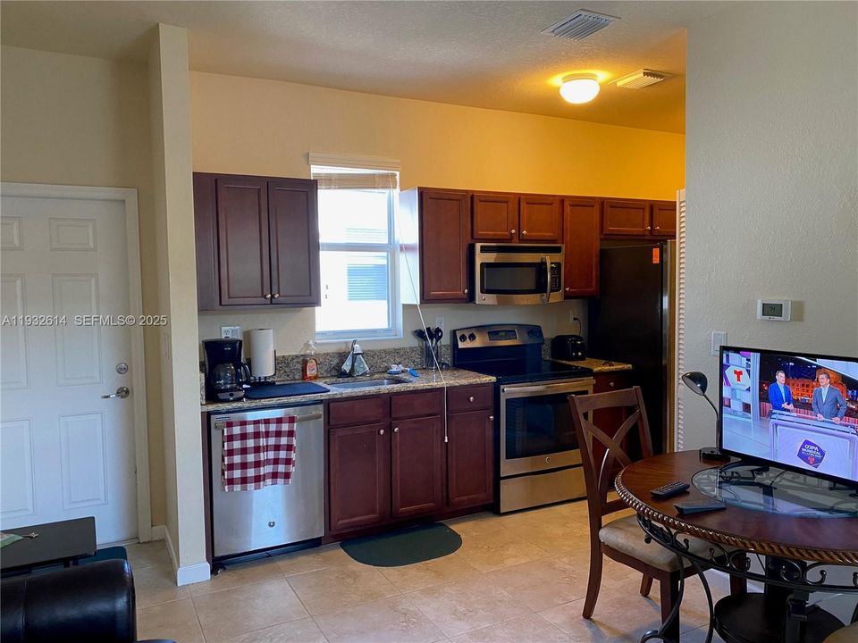 For Rent: $1,450 (0 beds, 1 baths, 1930 Square Feet)