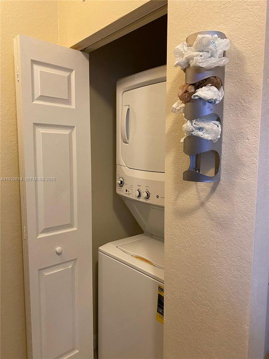 For Rent: $1,450 (0 beds, 1 baths, 1930 Square Feet)