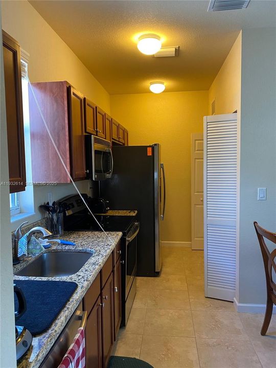 For Rent: $1,450 (0 beds, 1 baths, 1930 Square Feet)