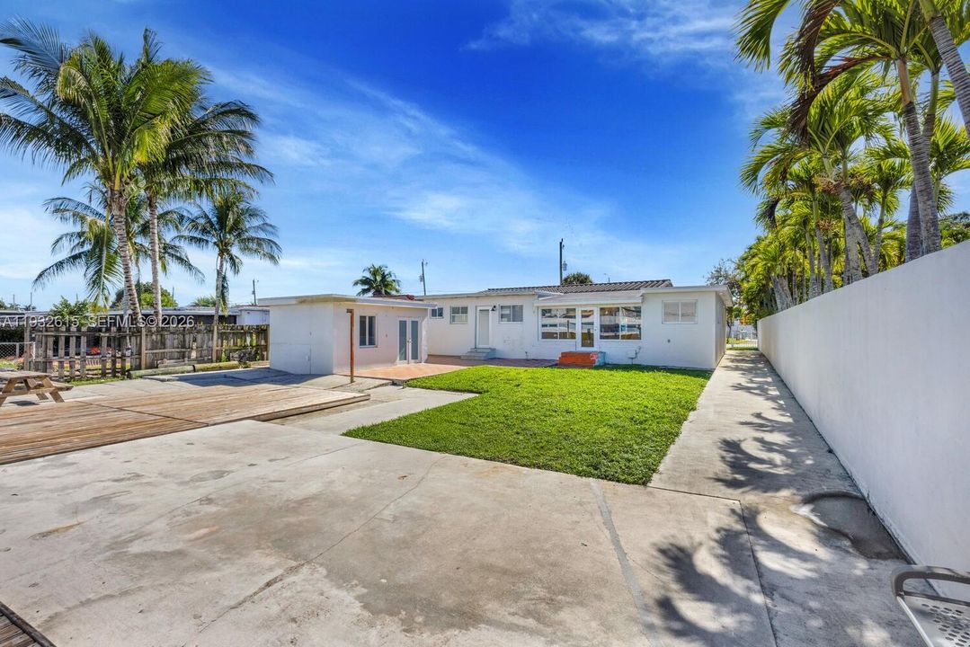 Active With Contract: $1,649,000 (4 beds, 3 baths, 1747 Square Feet)