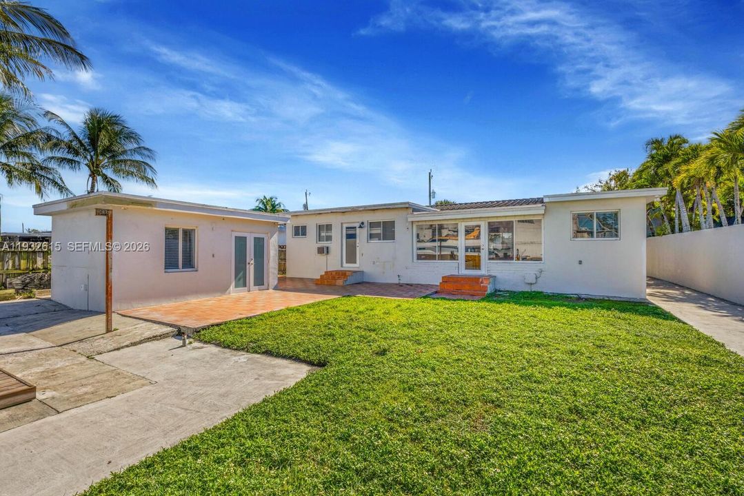 Active With Contract: $1,649,000 (4 beds, 3 baths, 1747 Square Feet)