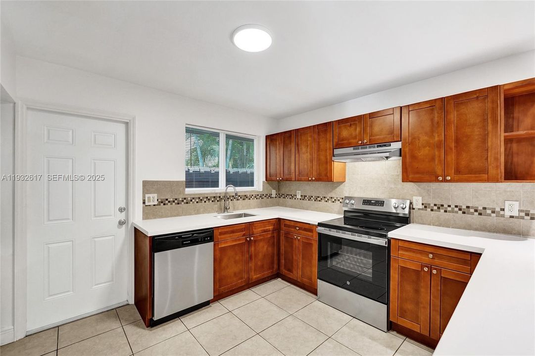 En Renta: $3,200 (3 camas, 3 baños, 1350 Pies cuadrados)