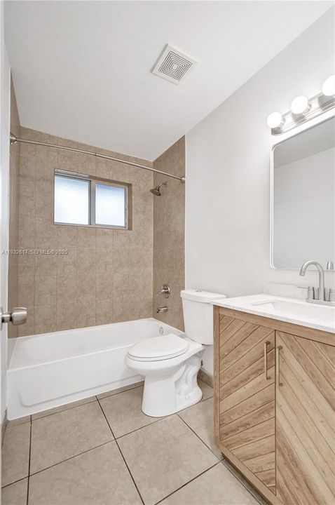 En Renta: $3,200 (3 camas, 3 baños, 1350 Pies cuadrados)