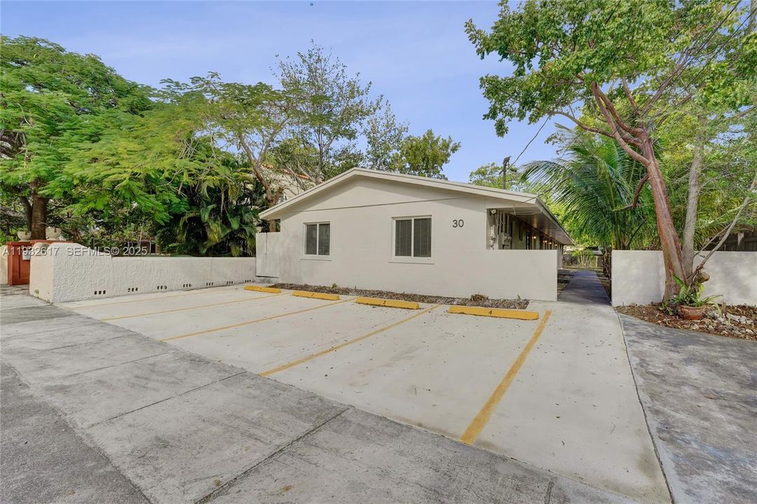 En Renta: $3,200 (3 camas, 3 baños, 1350 Pies cuadrados)